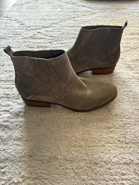 Kork-Ease Cutler Chelsea Boot in Grey Suede Size 9.5 (never worn) - Picture 2 of 6